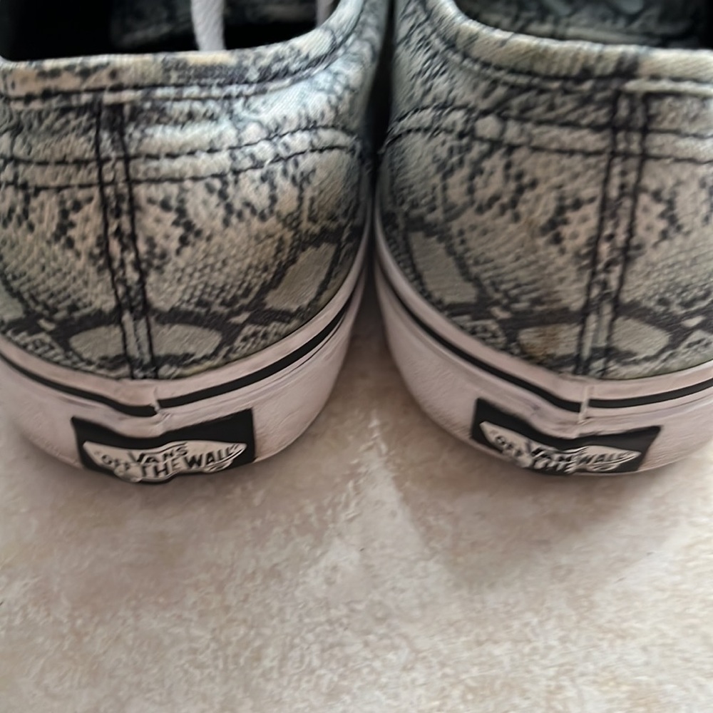 Vans - Picture 3 of 8